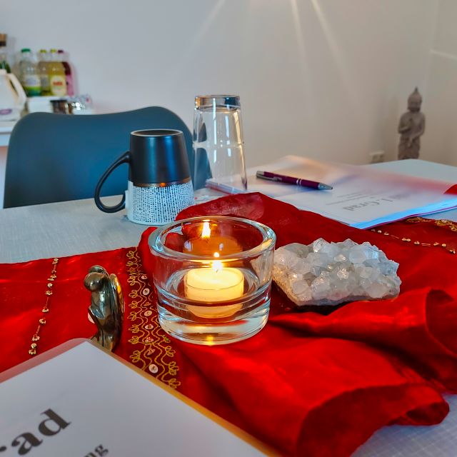 Reiki-Ausbildung-Kerze-Unterlagen-Tee
